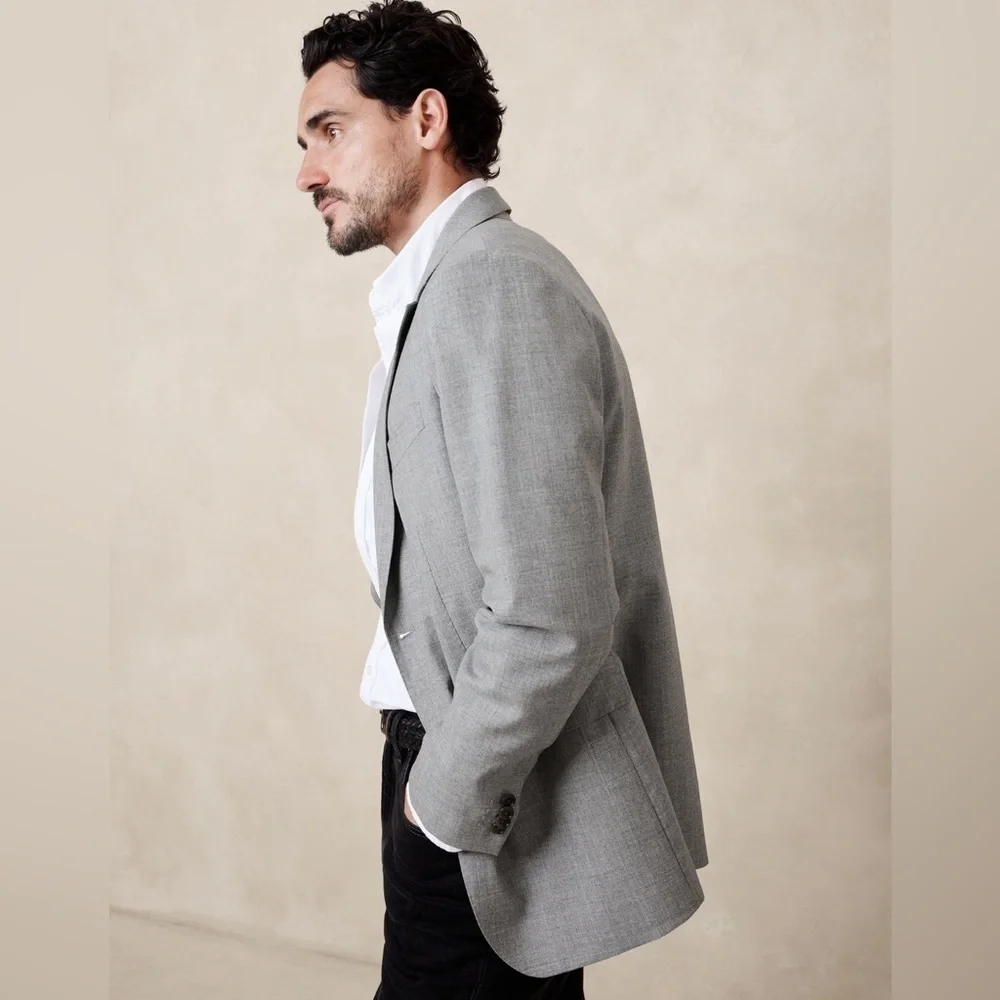 NWT! Banana Republic Light Gray Signature Italian Rustico Suit Jacket  💎